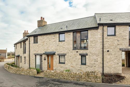 Holworth House | Luxury property with spa access on a nature reserve Hambury Cottage BV22