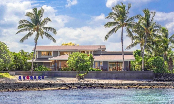 Kamuela Villa | LUXURY PUAKO BEACHFRONT ESTATE and GUESTHOUSE
