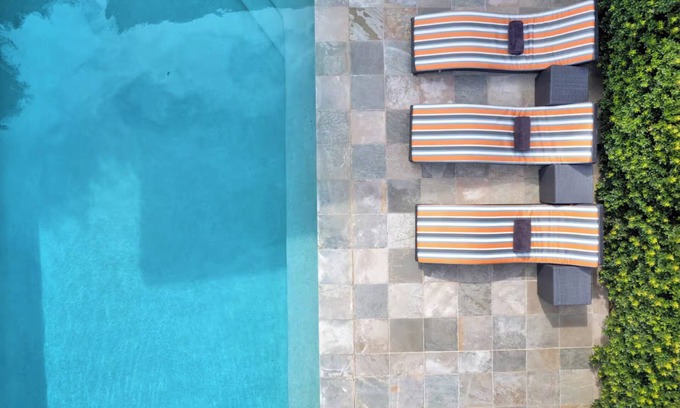 Wamberal Bed & Breakfast | Luxury Queen Room - Close to Beach.