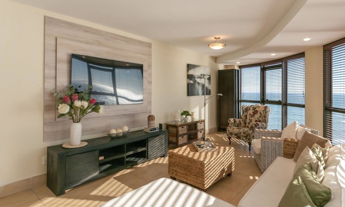 Strand Apartment | Luxury Remote Working Ocean View 1203. UPS