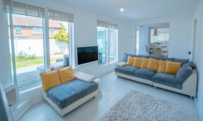 London Borough of Bromley Apartment | Luxury retreat in Shirley North