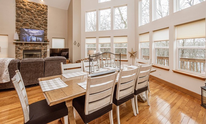 Rowland House | Luxury Retreat near lake, beach, skiing, game room