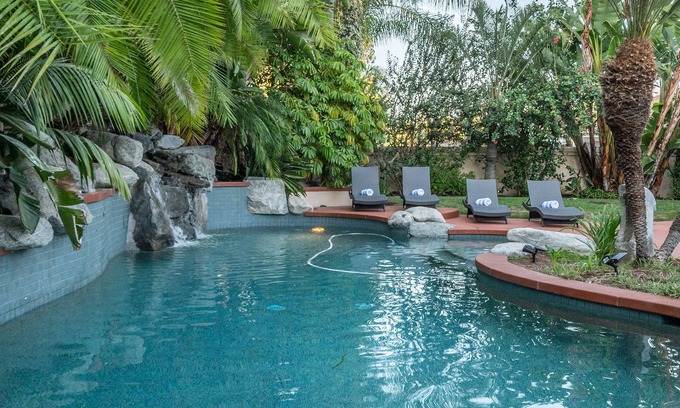 Felicita House | Luxury Retreat-Pool/HotTub/Game Room/Putting Green