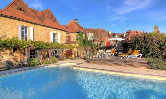 Domme Villa | Luxury Retreat with Air-Con, Pool & High-Speed WiFi