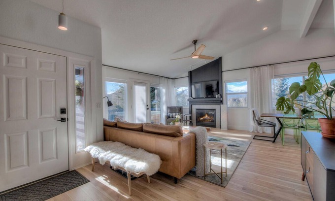 Corinthian Hills House | Luxury Retreat with Hot Tub - 3BR Designer Home Minutes to Ski Resorts & Trails