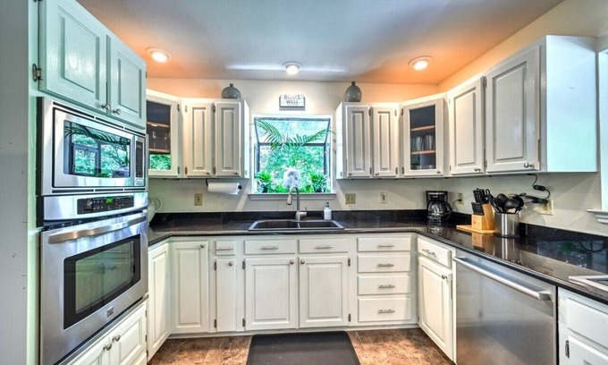 New Braunfels House | Luxury Riverfront Oasis With Boat Dock-grill-firepit!