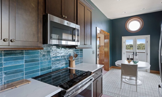 Louisville House | Luxury Riverside Stay - Historic Gaffney House Upper Level