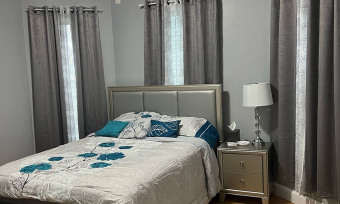 Dudley - Brunswick King Apartment | Luxury Rooms near downtown Boston