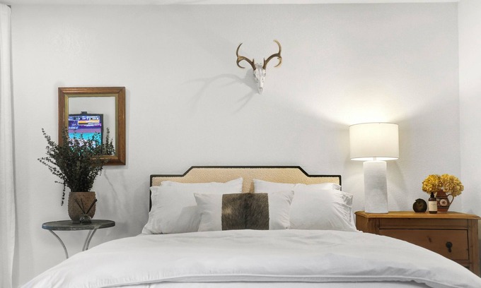 Round Top Other | Luxury Round Top Guesthouse 6m to Town Square
