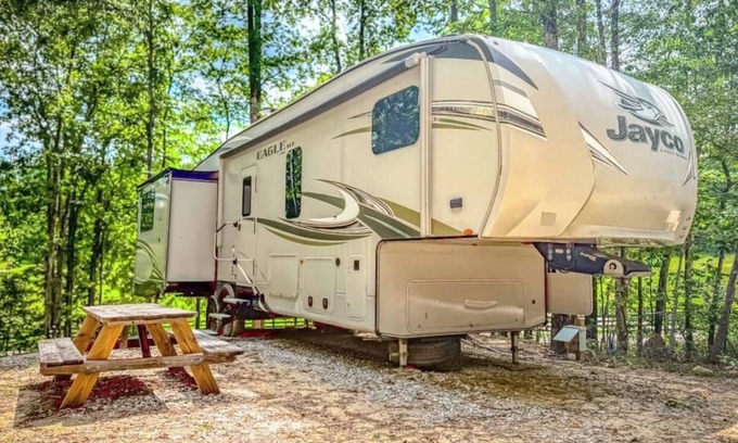 Stanton House | Luxury RV Retreat with Full Amenities – Serene Wooded Stay near Red River Gorge