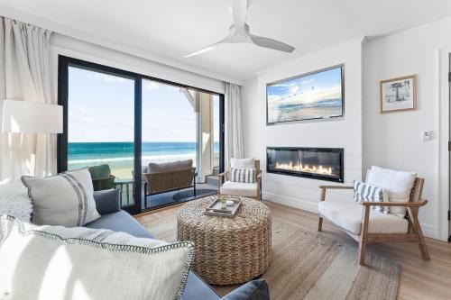 Mission Beach House | Luxury S Oceanfront Unit with Rooftop & Hot Tub - AC