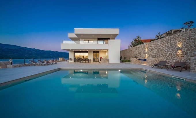 Vinjerac Villa | Luxury Sea star Villa heated pool 48 m2, family, quiet area, Paklenica National Park, Zrmanja rafting, bbq