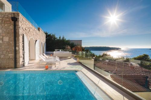 Primosten Villa | Luxury Seafront Villa Primosten Glamour with private pool, sauna and gym at the beach in Primosten