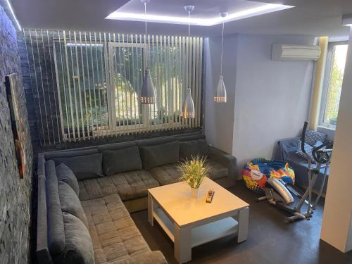 Varna House | Luxury Seaside Villa with Jacuzzi & Garden - Varna