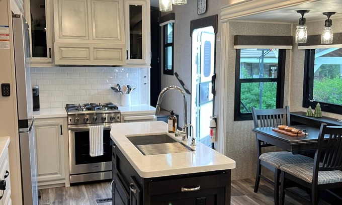 Queen Creek House | Luxury Secluded Couples Getaway with Private Pool