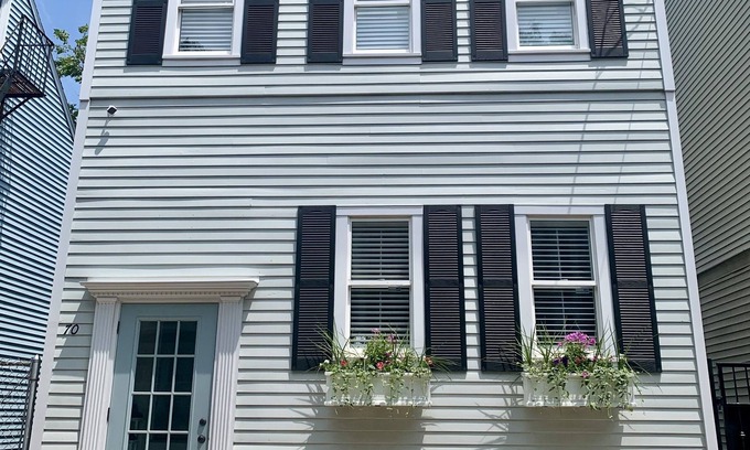 Thompson Square - Bunker Hill House | Luxury single family home