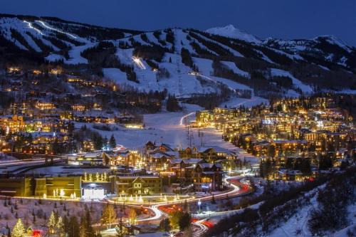 Snowmass Village Apartment | Luxury Ski-Inski-Out 1 Bedroom Residence In The Snowmass Base Village