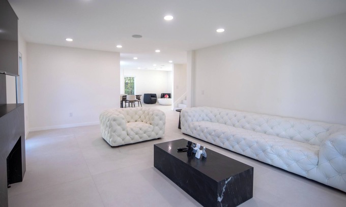 Beverlywood Villa | Luxury Smart Villa w/Heated Pool, Steam Sauna & Guest House Near Beverly Hills