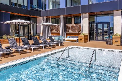 Shawmut Apartment | Luxury South End Views and Pool