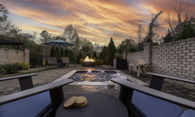 Charlotte House | Luxury Spa (Hot tub), Sauna, Gas Fire pit & more
