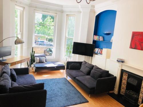 Ealing Apartment | luxury spacious London Apartment on Mattock Lane