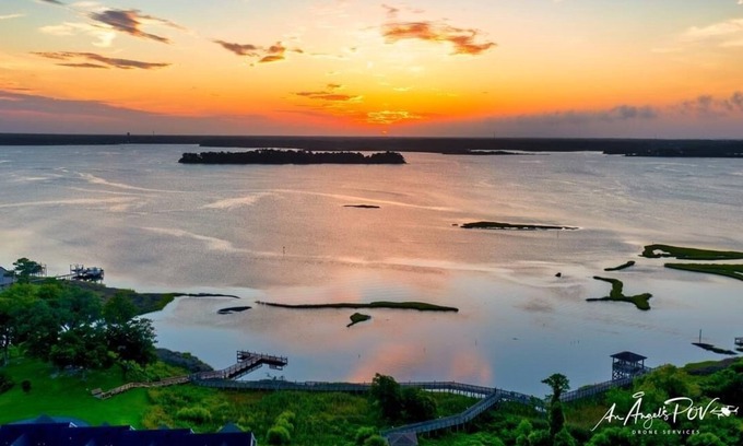 Swansboro Condo | Luxury Stay- Downtown Swansboro with River Views!