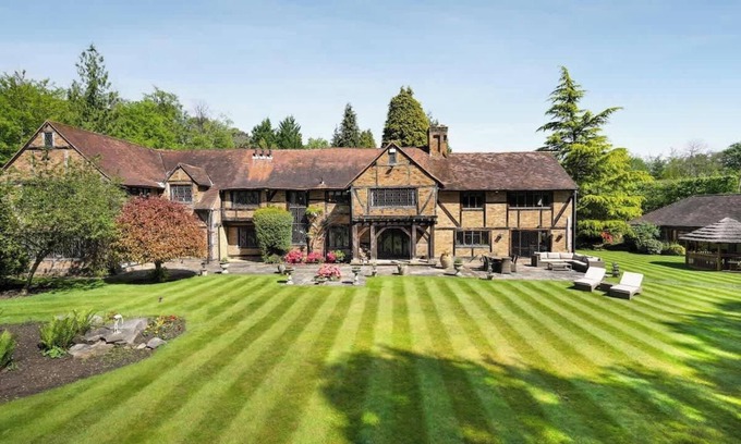 Windlesham House | Luxury Stay w/Pool, Hot Tub, Gym & Garden