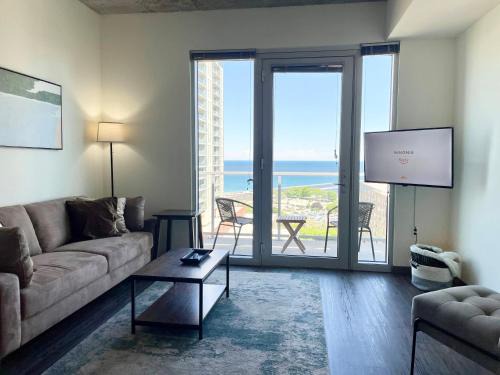 Lower East Side Apartment | Luxury Studio Apt Near Brady St with Balcony and Lake View