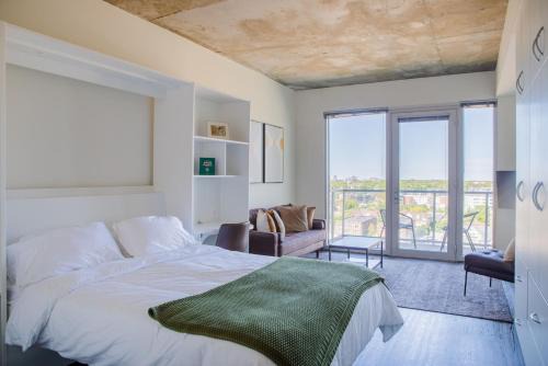 Lower East Side Apartment | Luxury Studio Apt Near Brady St with Balcony and Lake View