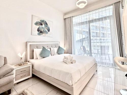 Madinat Zayed Apartment | Luxury Studio Getaway in Crystal Residence JVC