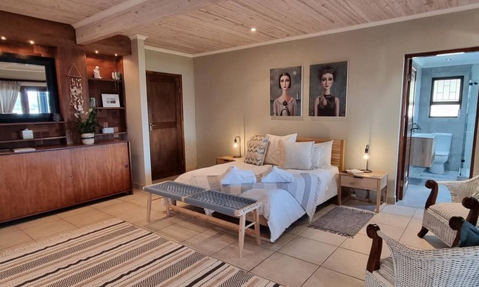 Old Place Apartment | Luxury Studio Retreat | Pool | Fireplace