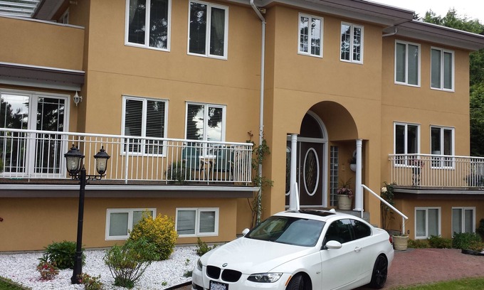 Caulfeild Apartment | Luxury Suite near downtown Vancouver and Horseshoe Bay Ferries.