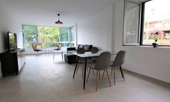 Santa Cruz de Tenerife Apartment | Luxury Tenerife con Piscina