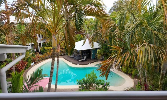 Noosaville Apartment | Luxury Top Floor Sunset Villa