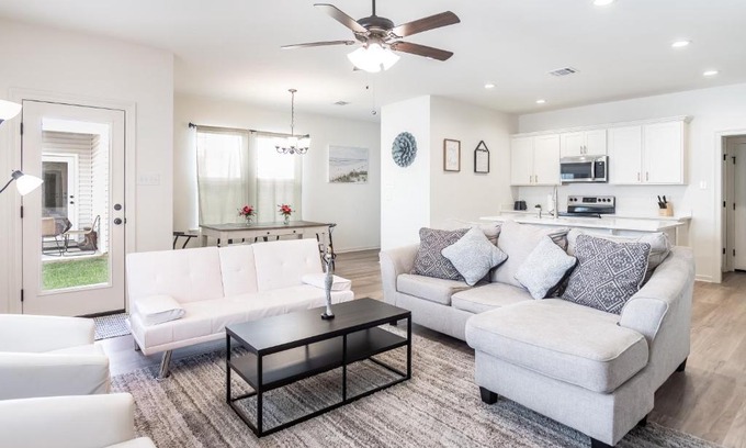 Highlands - Perkins House | Luxury Townhome by LSU campus