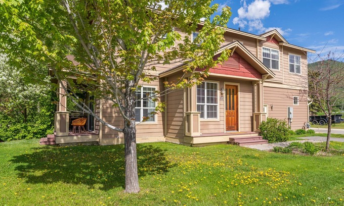 Sun Valley House | Luxury Townhome-Steps From a Mt. Rides Bus Stop