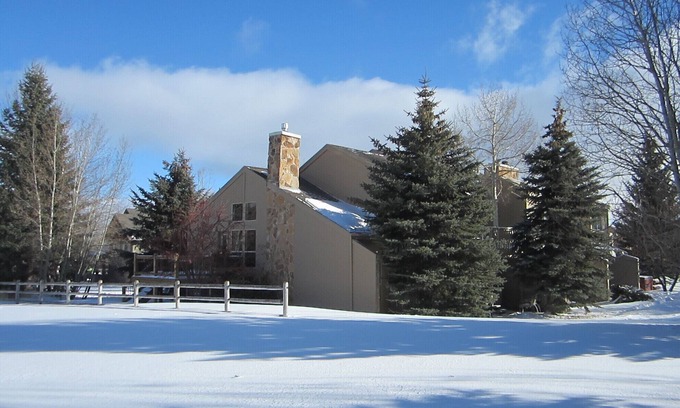 South Snyderville Basin House | Luxury Townhouse with Mountain Views & Private Hot Tub
