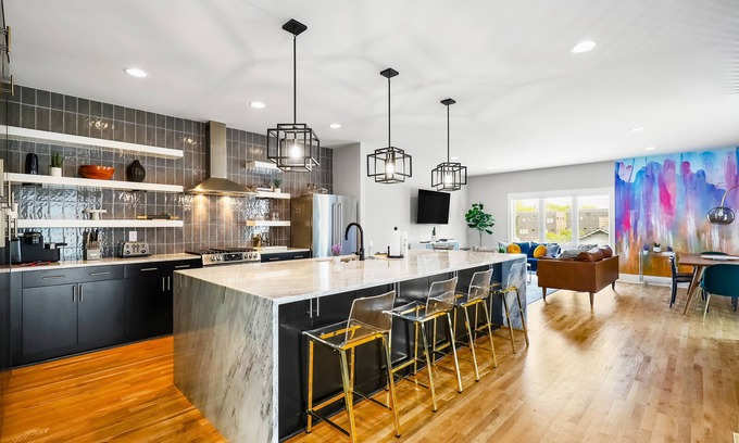 Hadley - Washington House | Luxury townhouse with a rooftop patio, central AC, & washer/dryer
