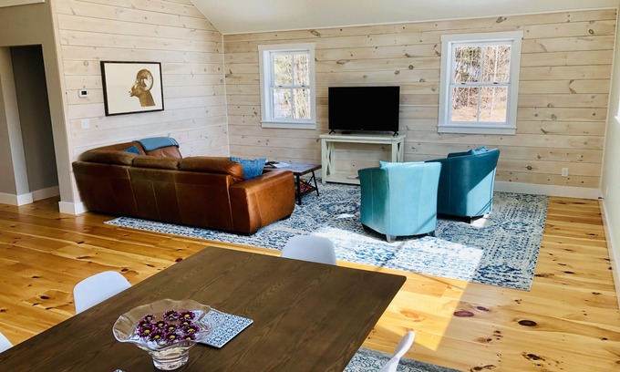 Waterbury Condo | Luxury Treetop Vacation Home in Waterbury Center