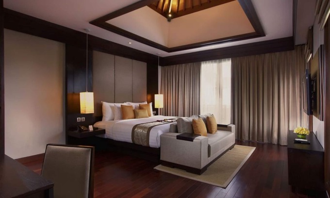By Pass Ngurah Rai Villa | Luxury Tropical Villa in Nusa Dua, Only 15 Mins Drive to Jimbaran Bali