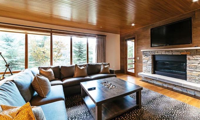 Deer Valley Apartment | Luxury Two Bedroom Corner Suite with Mountain Views apartment hotel