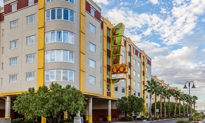 Las Vegas Resort | Luxury Vegas Resort - Formula 1 Weekend - 4 NightsnNo Resort Fee!