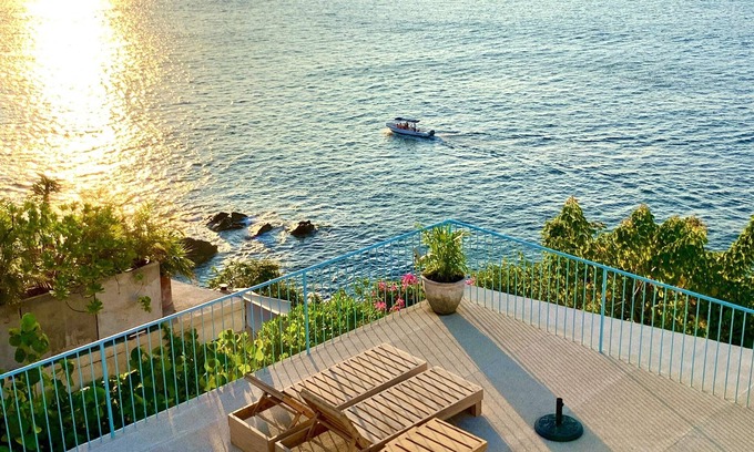 Hidalgo Condo | Luxury villa above cliffs of Pacific
