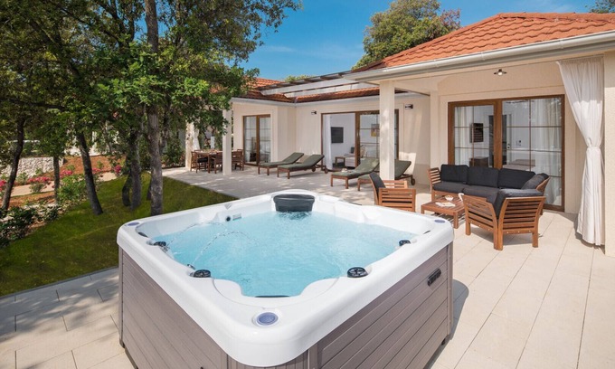 Bale Villa | Luxury Villa Bay Porto Bus by Villas Guide