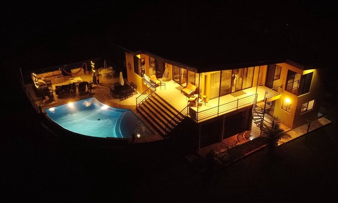 Ciudad Cortes Villa | LUXURY VILLA W/VAST OCEAN VIEW, INFINITY POOL, NATURE, SLEEPS 9ppl