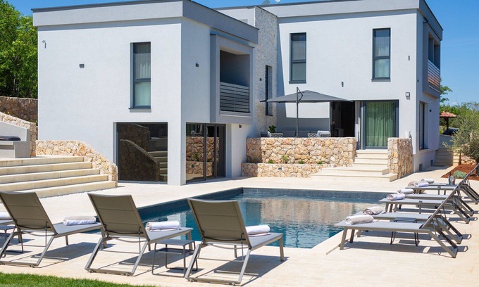 Vrh Villa | Luxury Villa Equinox with Heated Pool