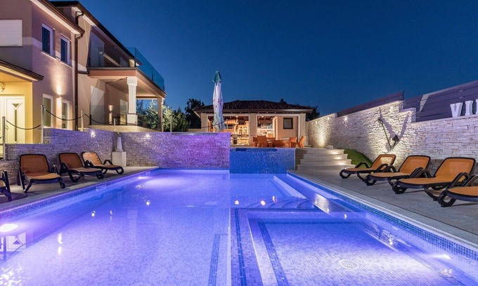 Marcana Villa | Luxury Villa for larger groups near Pula with private pool and whirlpool
