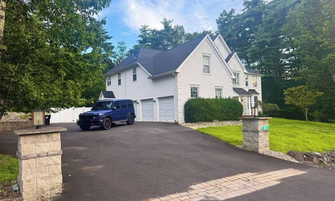 East Stroudsburg Apartment | Luxury Villa-Hot Tub-Fire Pit-King Bed-Fenced Yard