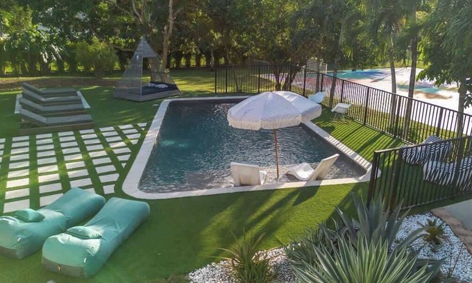 Davie House | Luxury Villa Heated Pool +Pickleball/BKB/Soccer CT