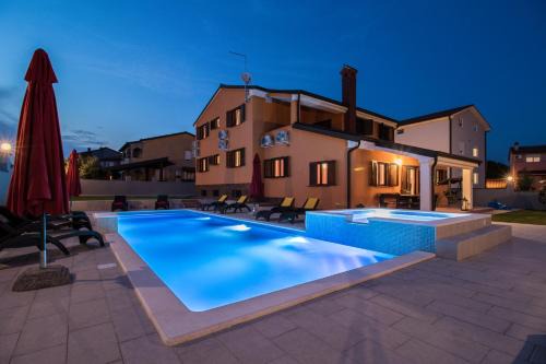 Valdebek Villa | Luxury villa Hedone with pool & whirpool in Pula near the beach